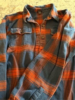 Women’s Patagonia flannel shirt